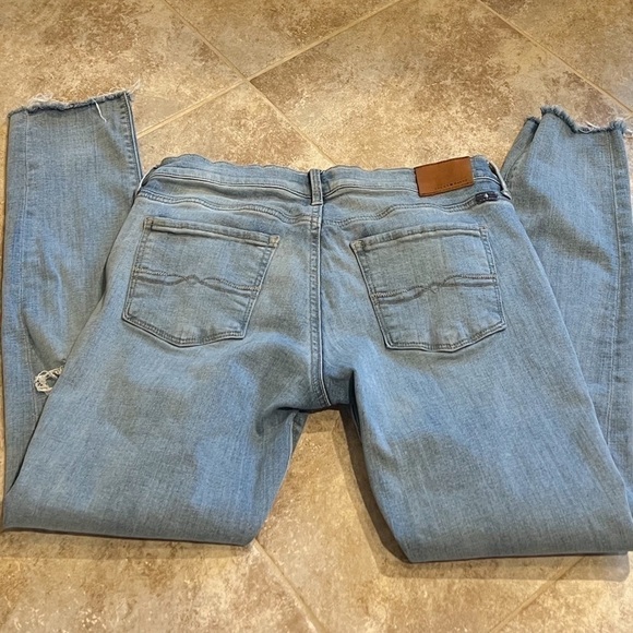 Lucky Brand Charlie Skinny distressed low rise light wash jeans size 6/28 - Picture 2 of 9